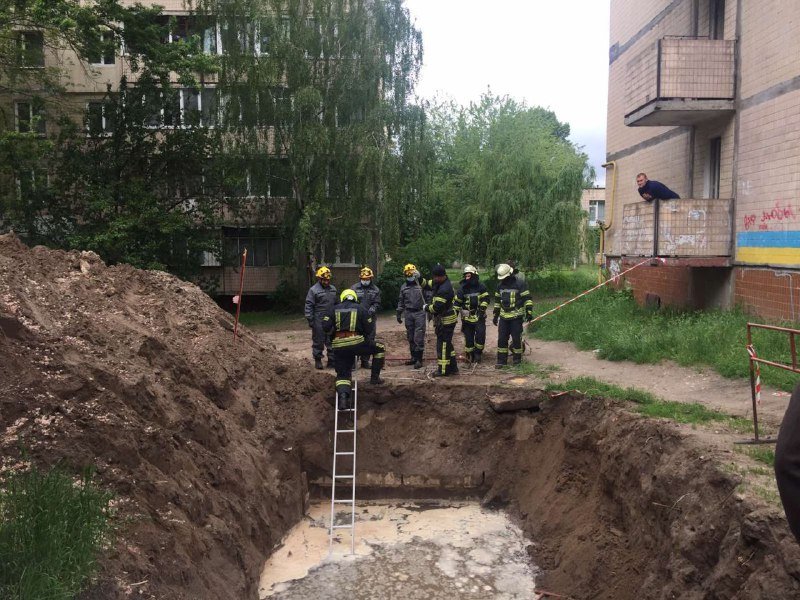 У Києві в котловані з водою знайшли тіло чоловіка