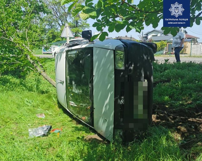 На Київщині п’яний, як чіп, водій влаштував ДТП: є травмовані (фото)