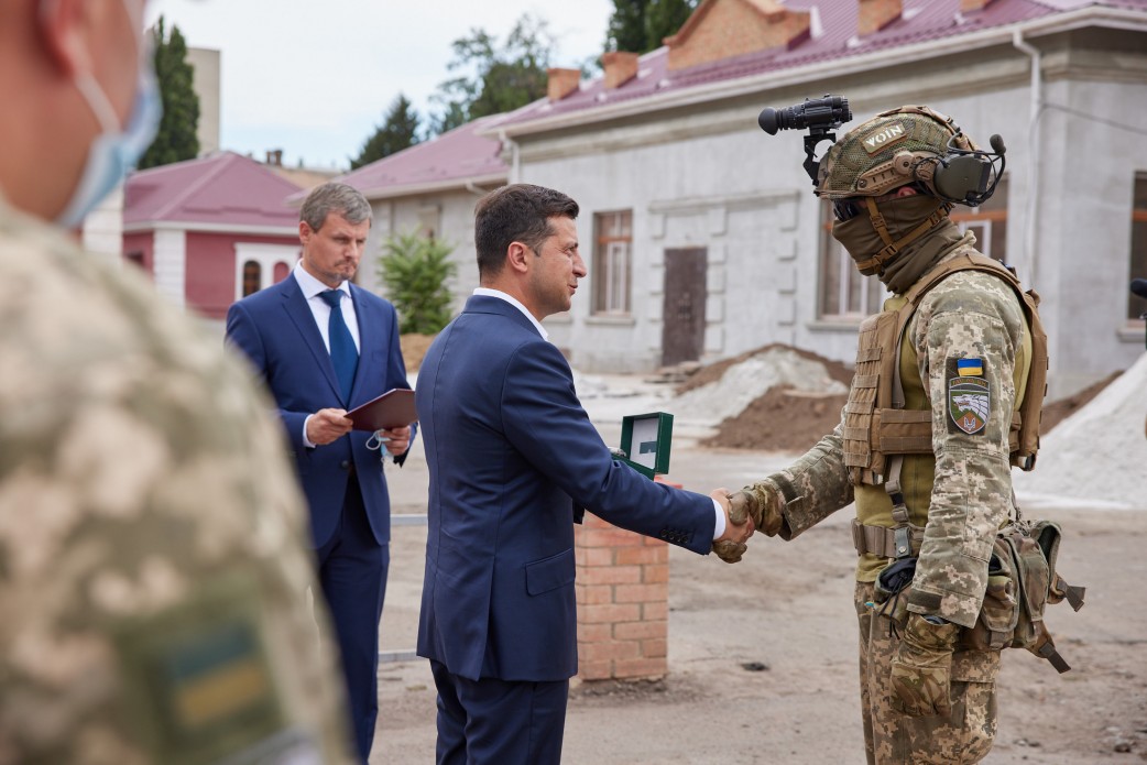 Президент відвідав місце дислокації Третього полку Сил спеціального призначення імені князя Святослава Хороброго та поспілкувався з військовими